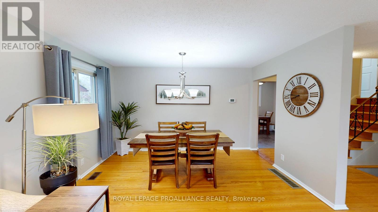 6 RICHMOND GROVE - 17