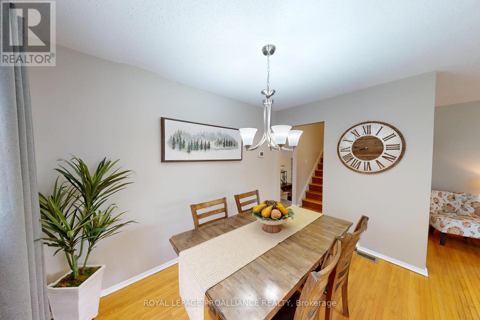 6 RICHMOND GROVE - 18