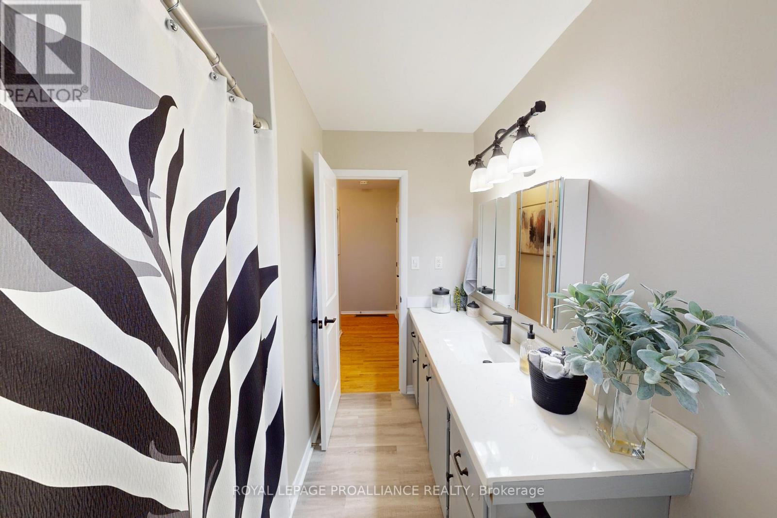6 RICHMOND GROVE - 20