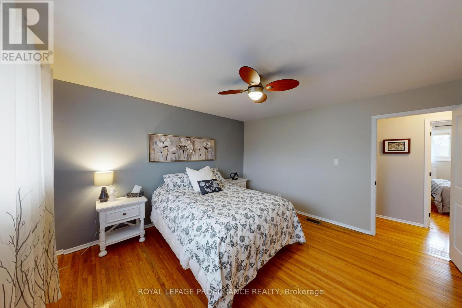 6 RICHMOND GROVE - 22
