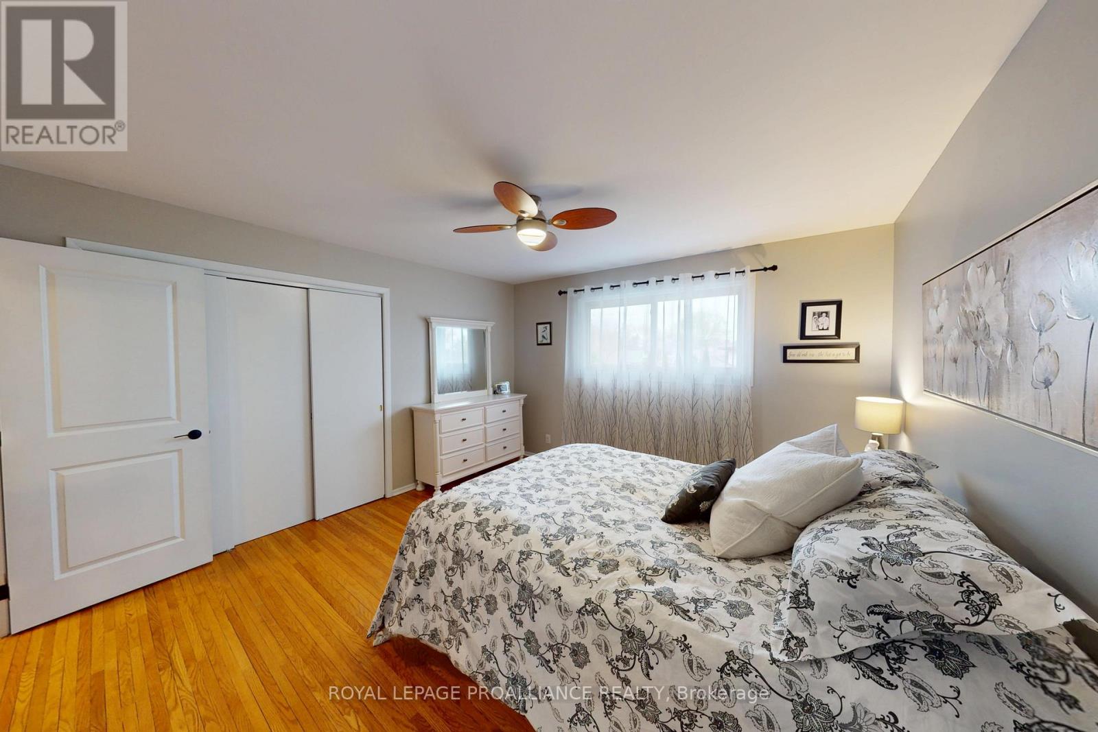 6 RICHMOND GROVE - 23
