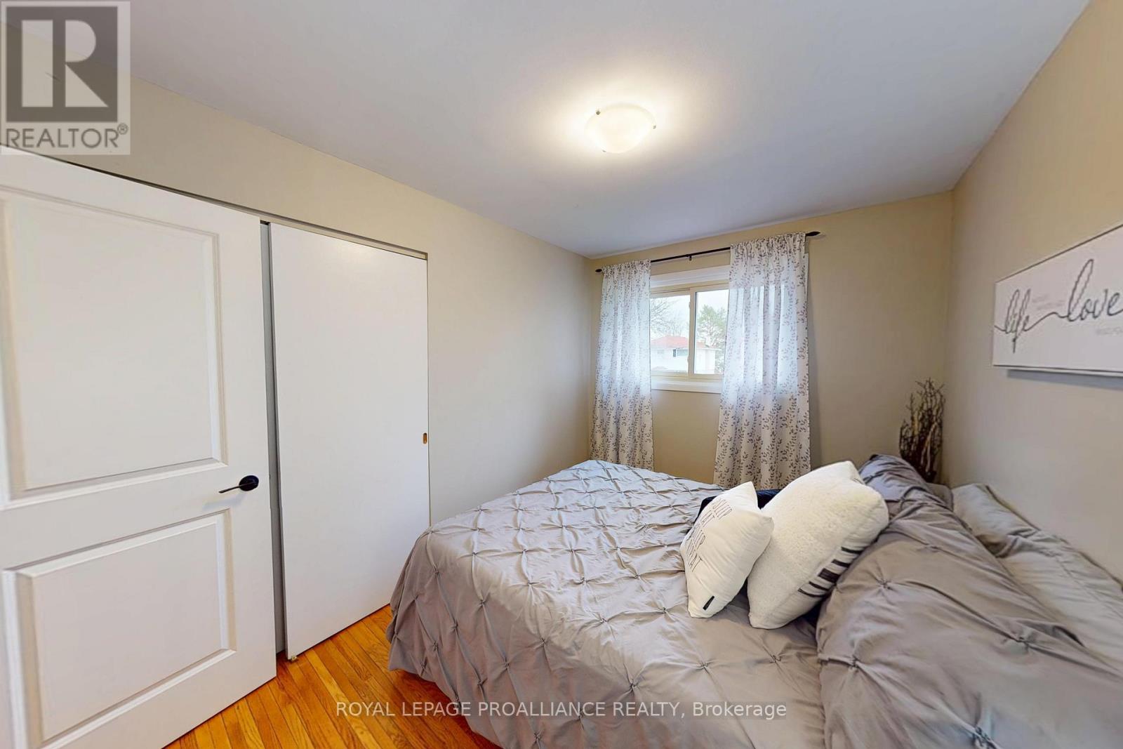 6 RICHMOND GROVE - 27