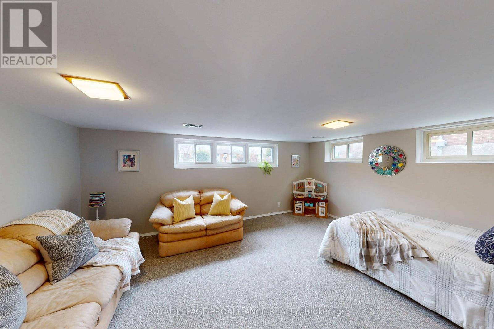 6 RICHMOND GROVE - 28