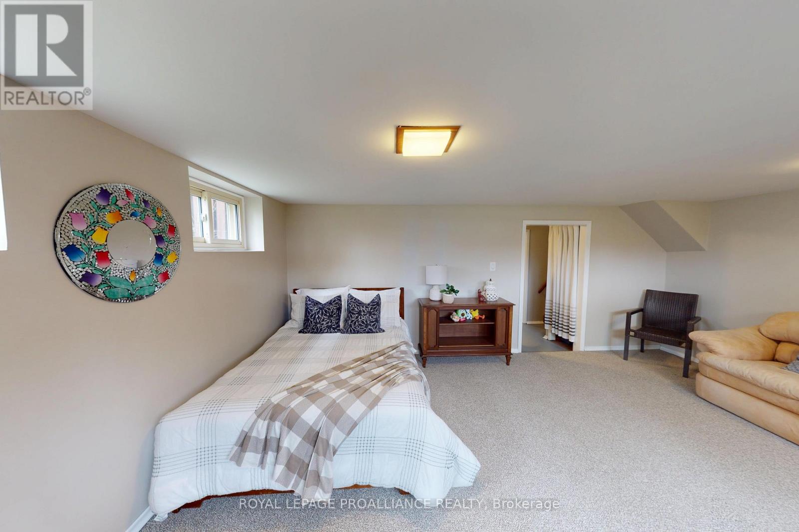 6 RICHMOND GROVE - 29