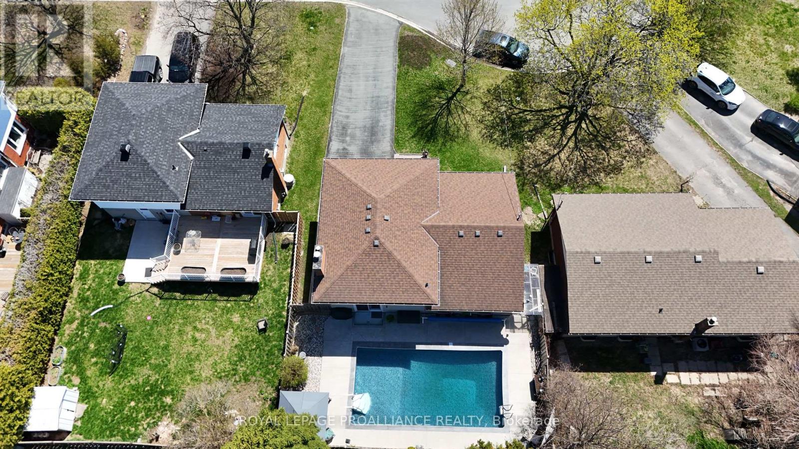 6 RICHMOND GROVE - 36