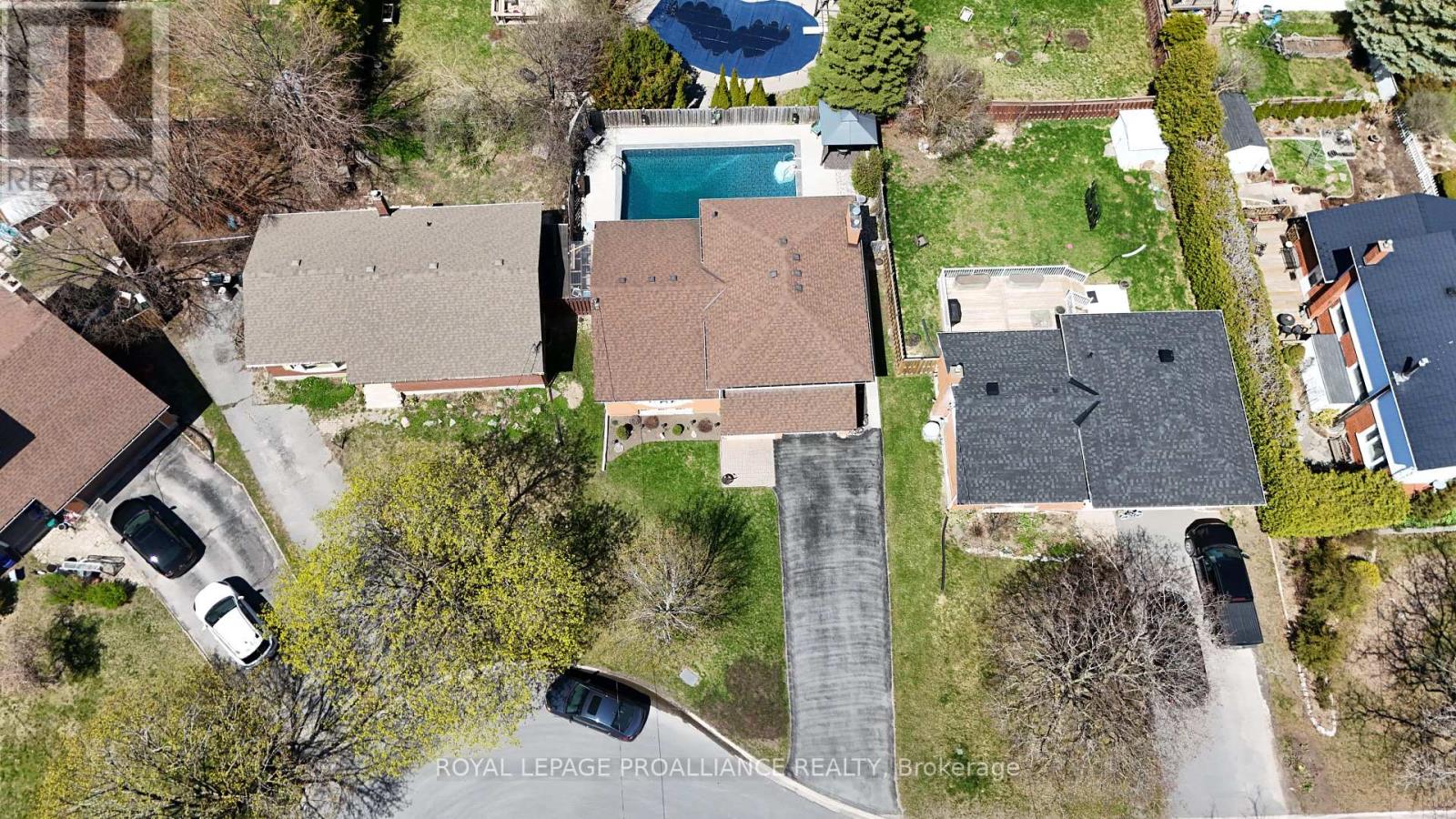 6 RICHMOND GROVE - 38