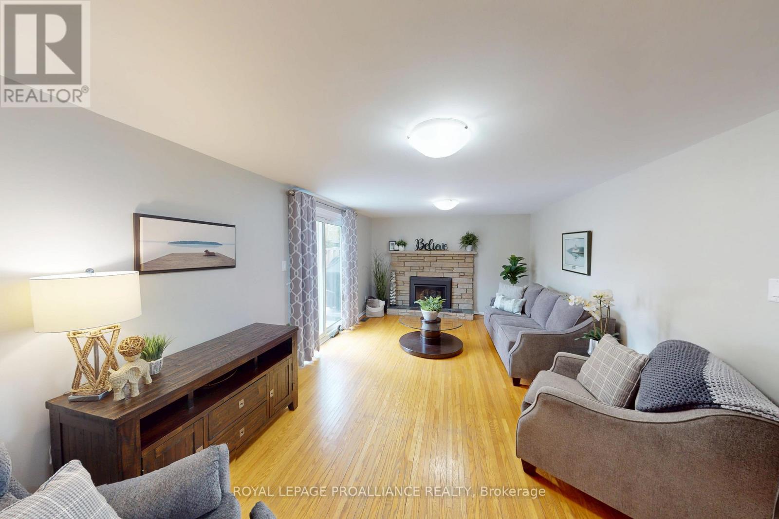 6 RICHMOND GROVE - 4
