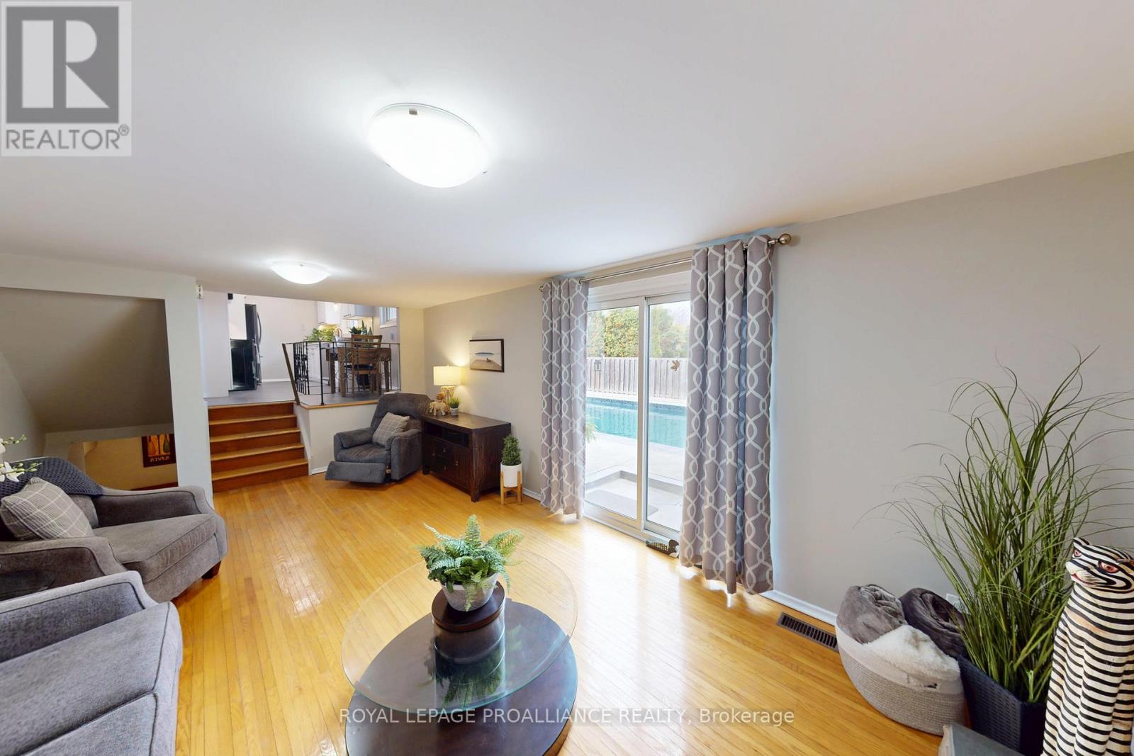 6 RICHMOND GROVE - 5
