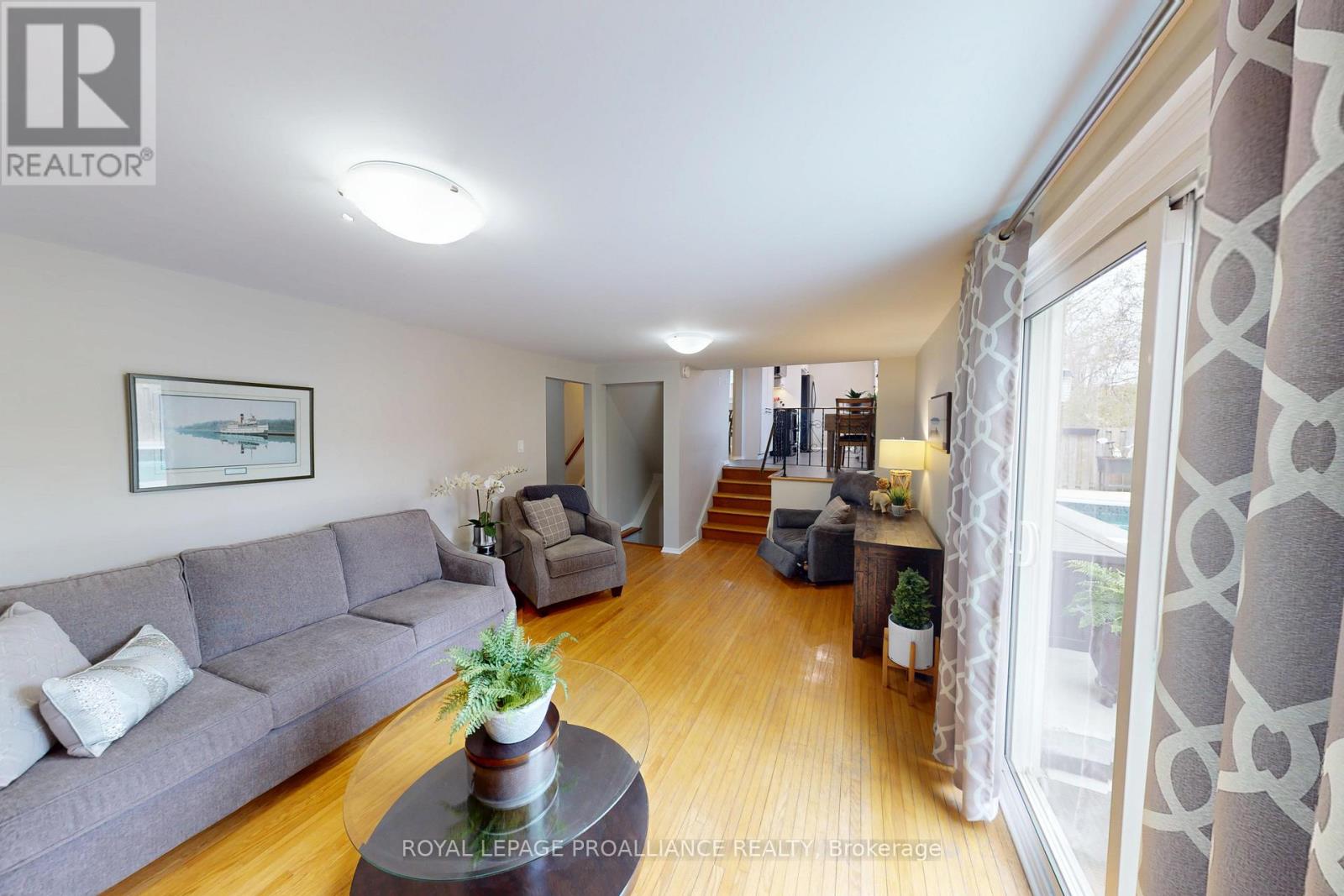 6 RICHMOND GROVE - 6