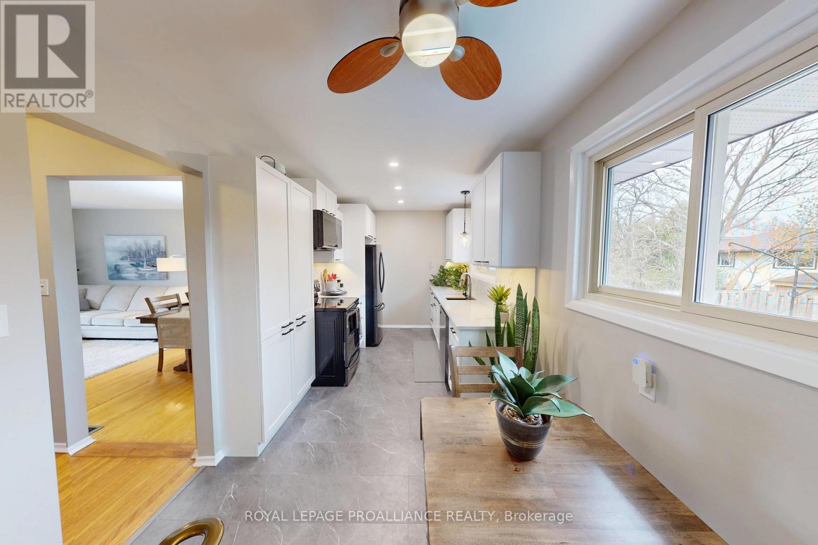 6 RICHMOND GROVE - 7