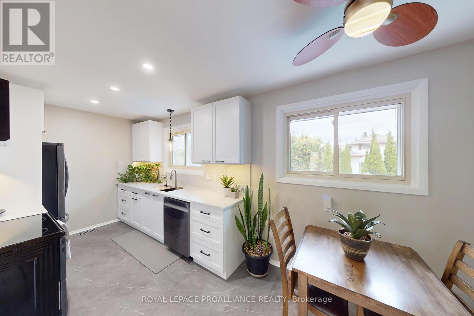 6 RICHMOND GROVE - 8
