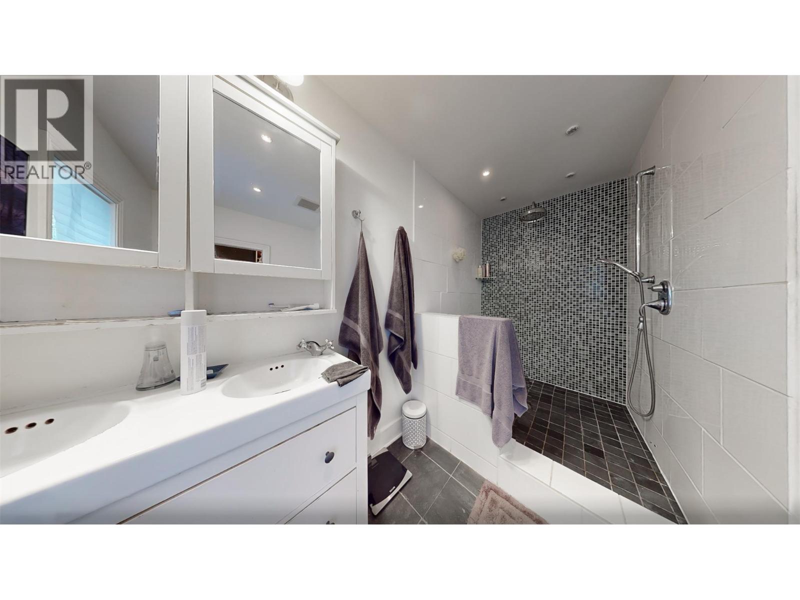 756 Stockwell Avenue - 22