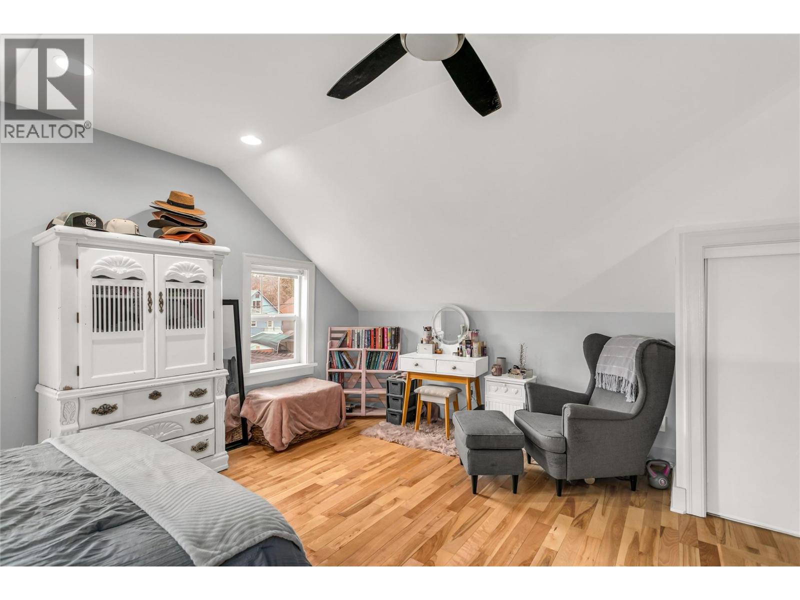 756 Stockwell Avenue - 26