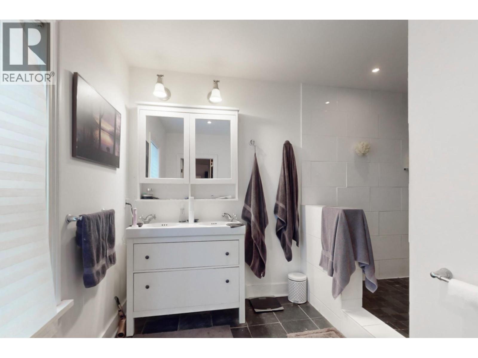 756 Stockwell Avenue - 21