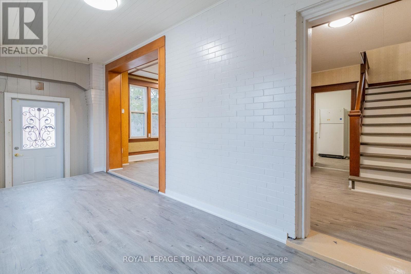 11 GOSHEN STREET N - 10