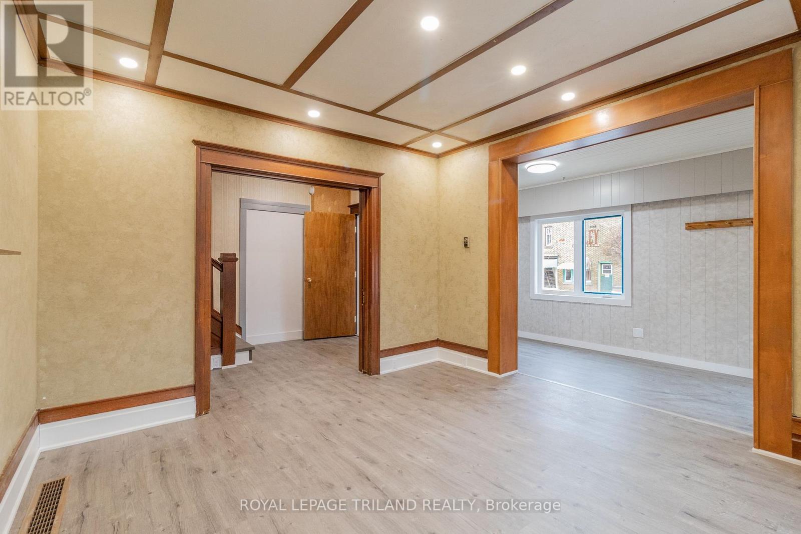 11 GOSHEN STREET N - 11