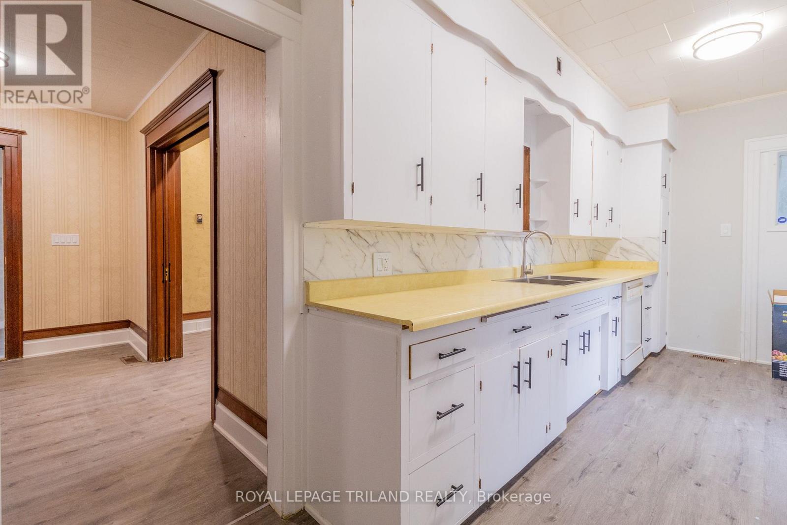 11 GOSHEN STREET N - 14