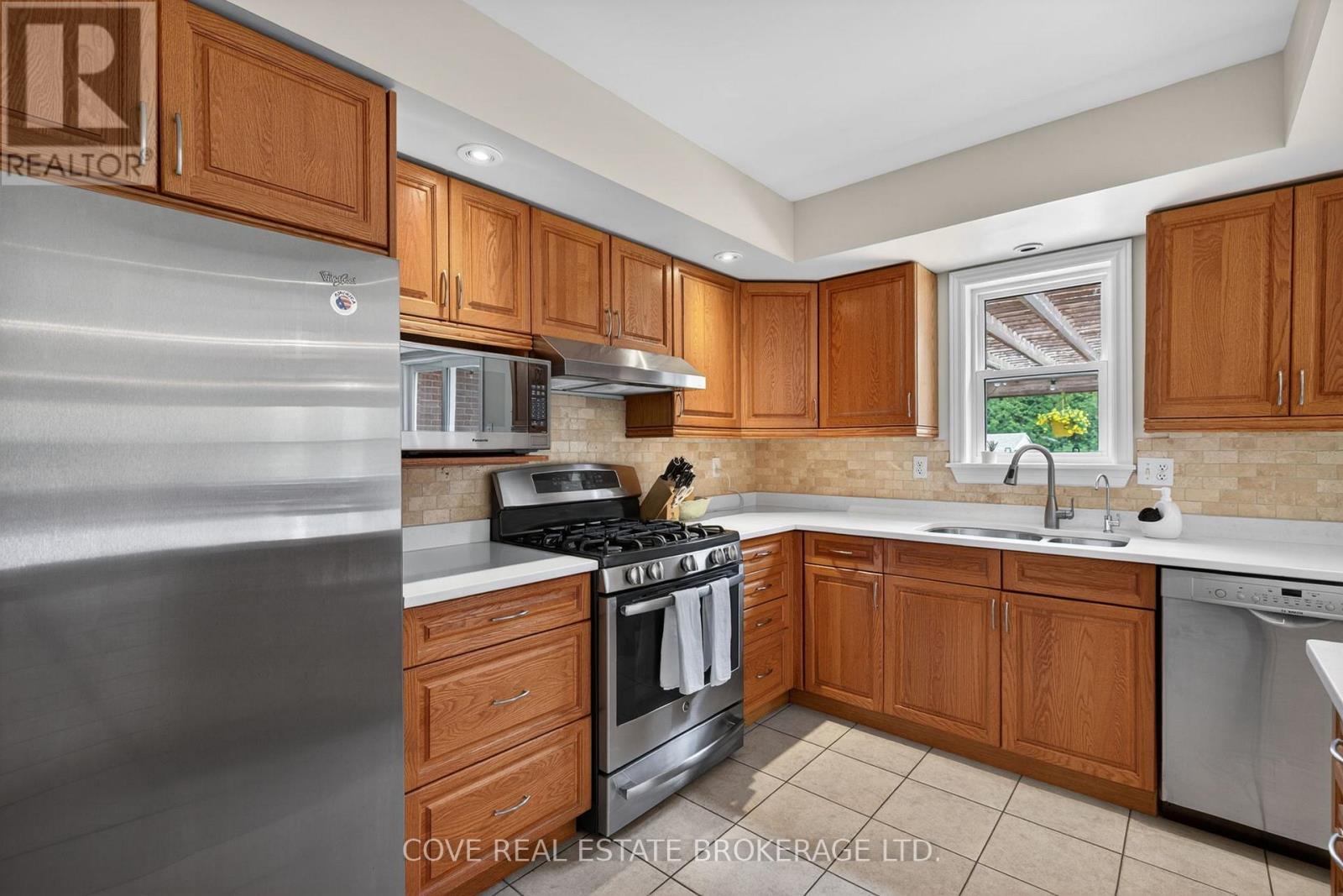 149 SALISBURY DRIVE - 20