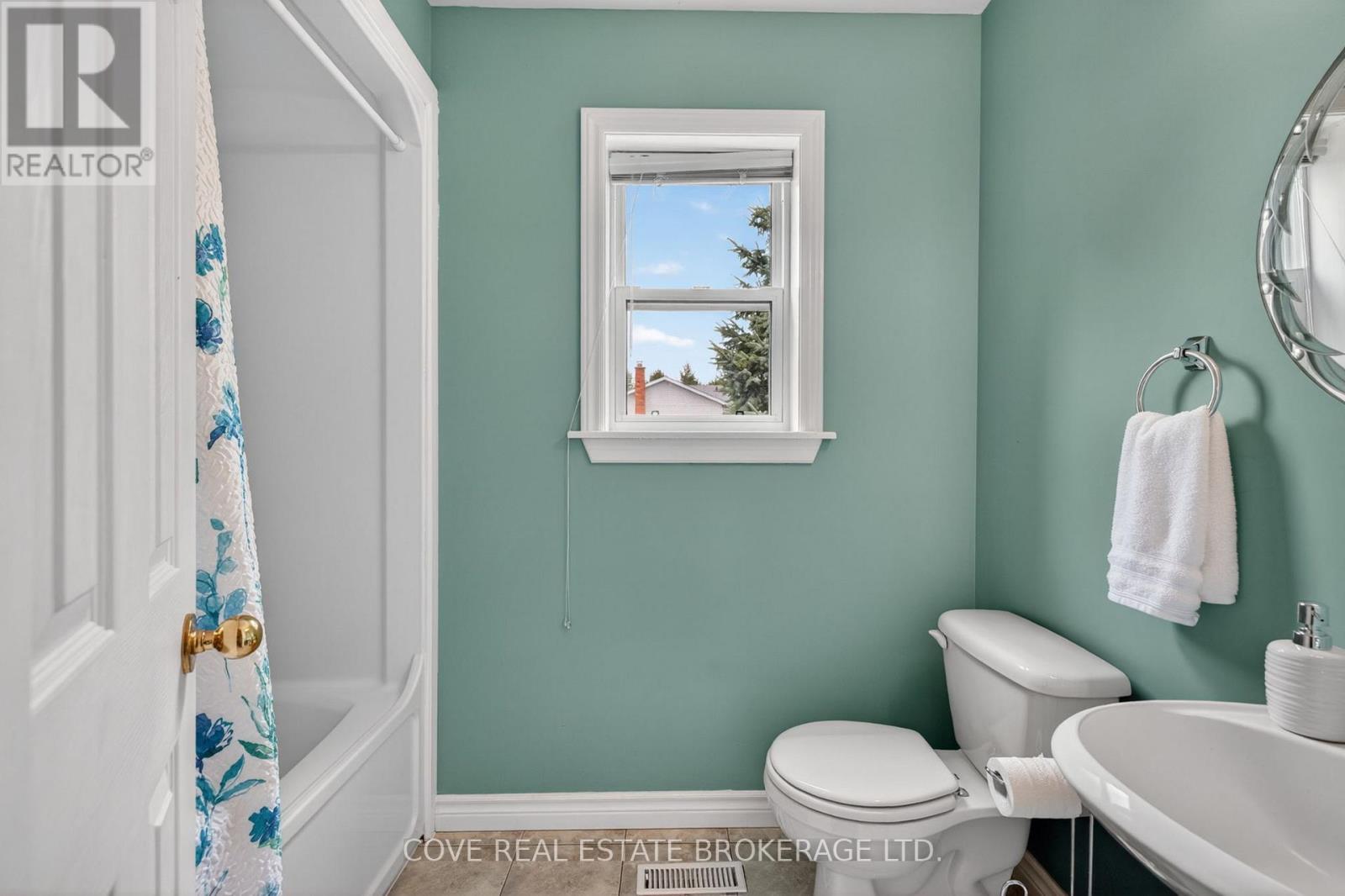 149 SALISBURY DRIVE - 33