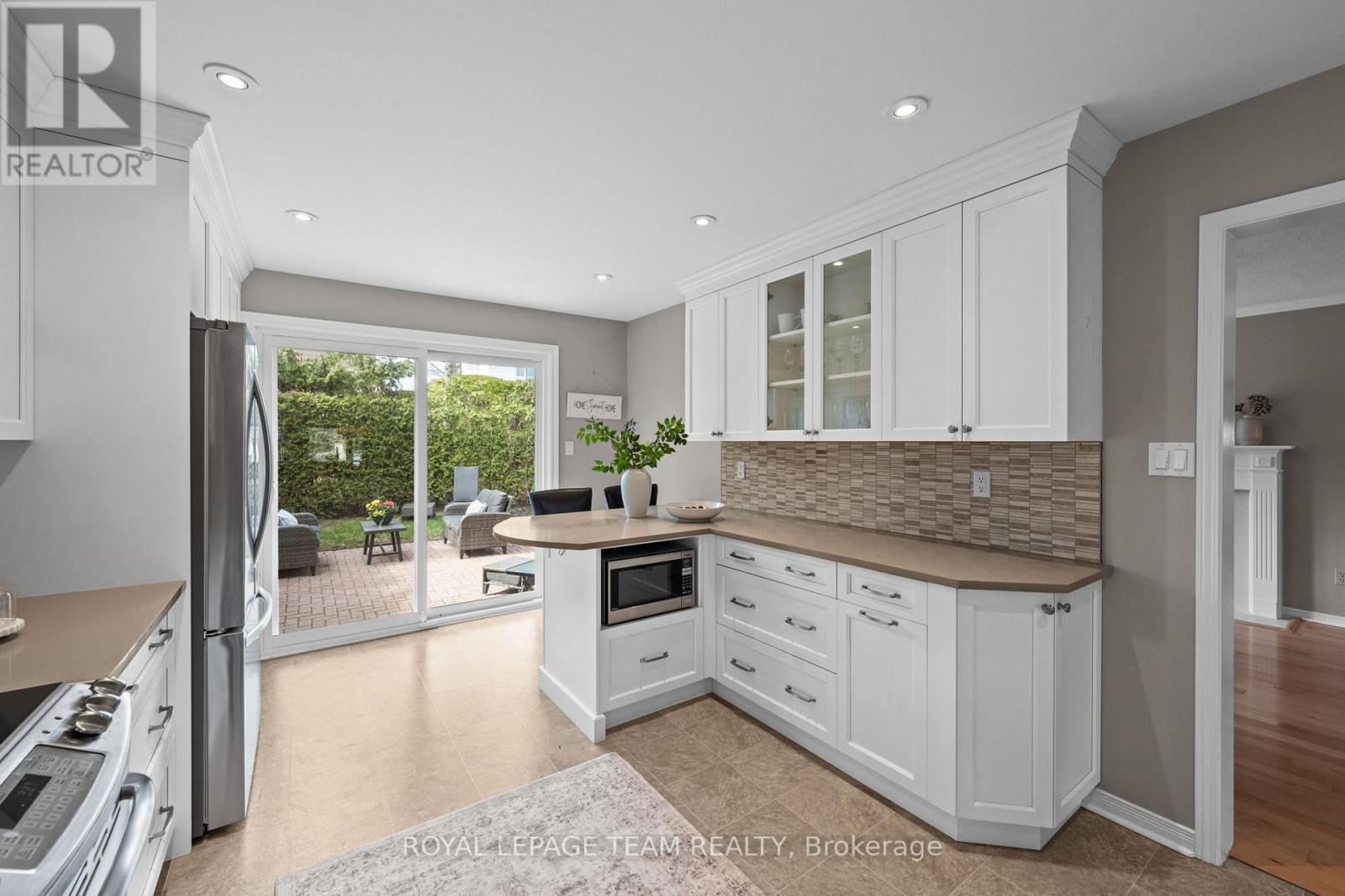 195 WALDEN DRIVE - 14