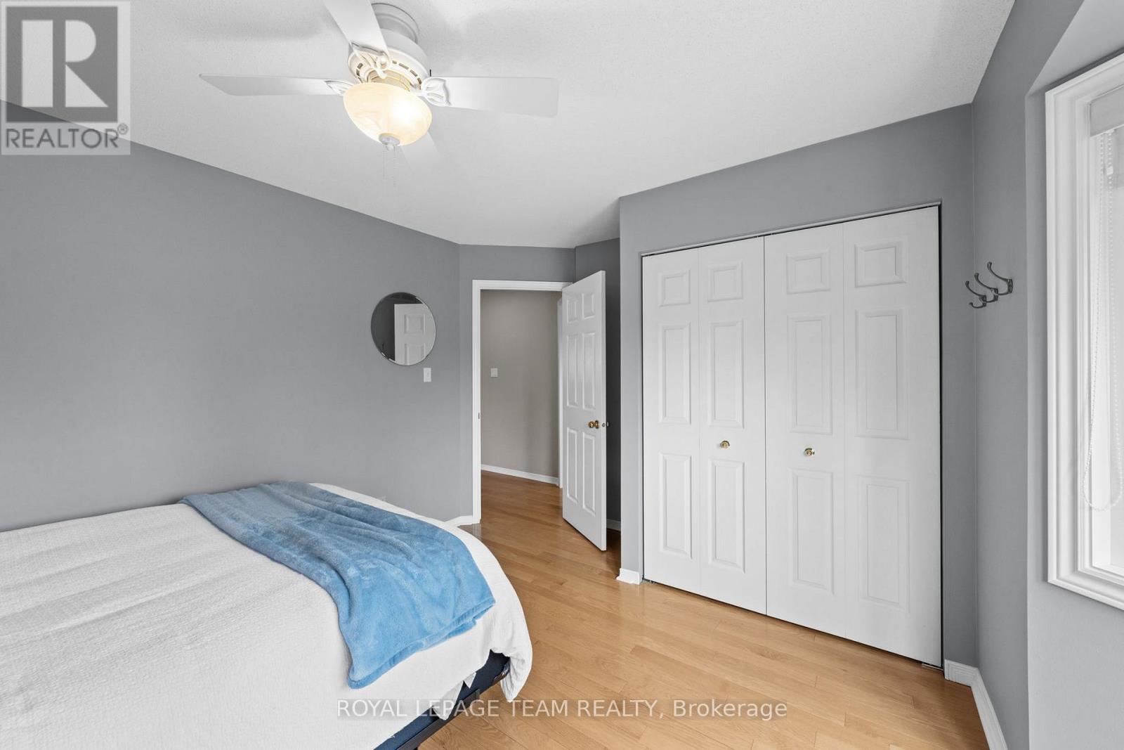 195 WALDEN DRIVE - 32