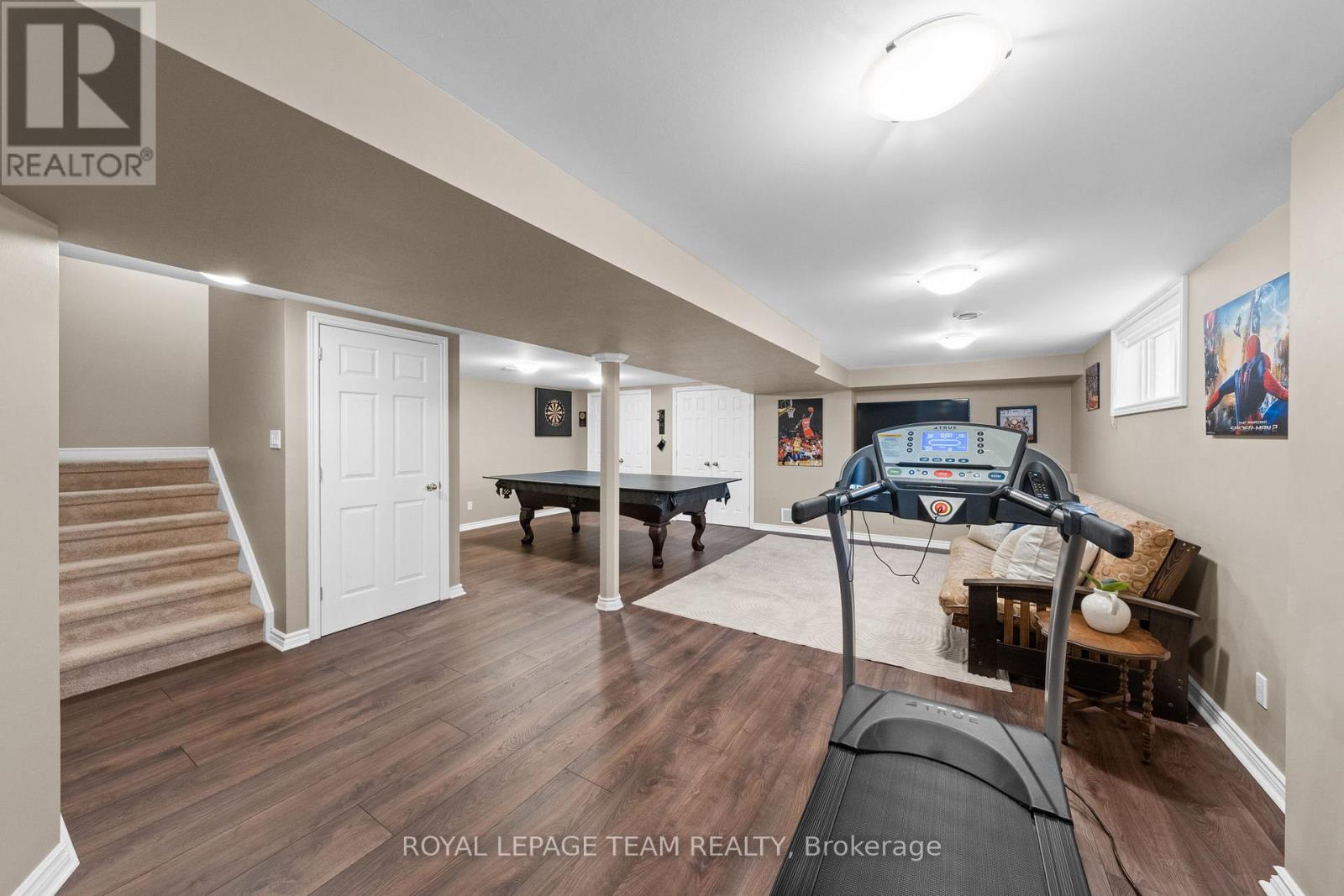 195 WALDEN DRIVE - 34
