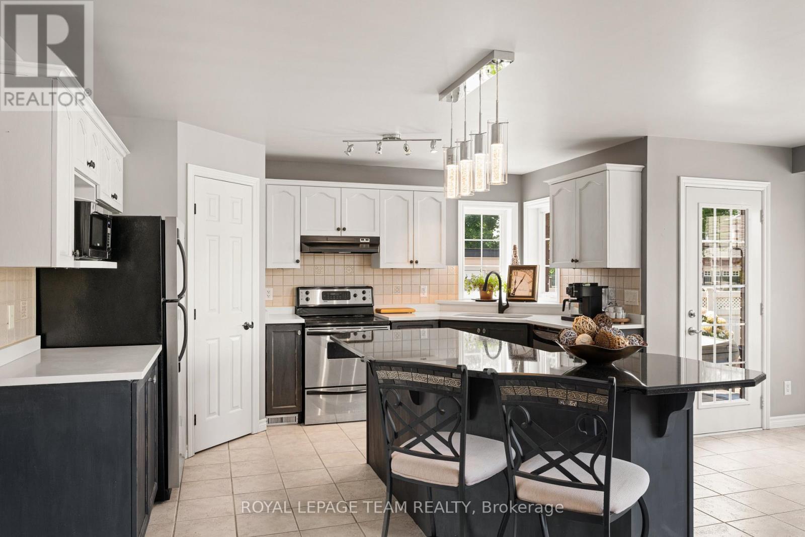 41 BLACKSHIRE CIRCLE - 12