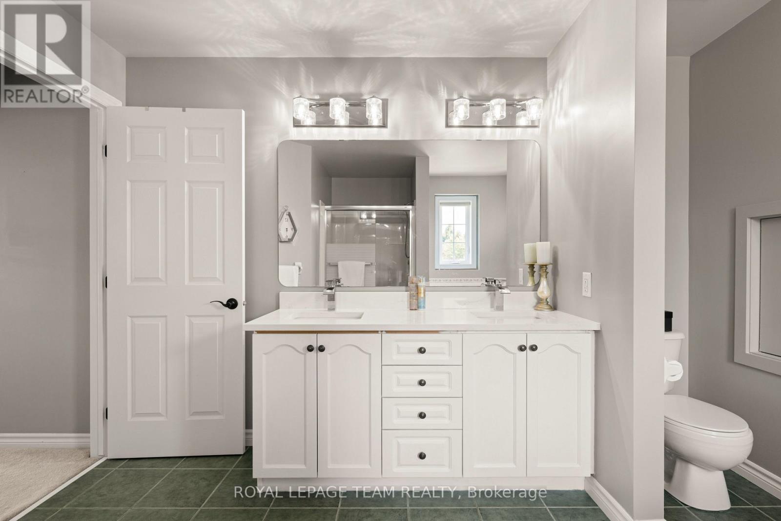 41 BLACKSHIRE CIRCLE - 23