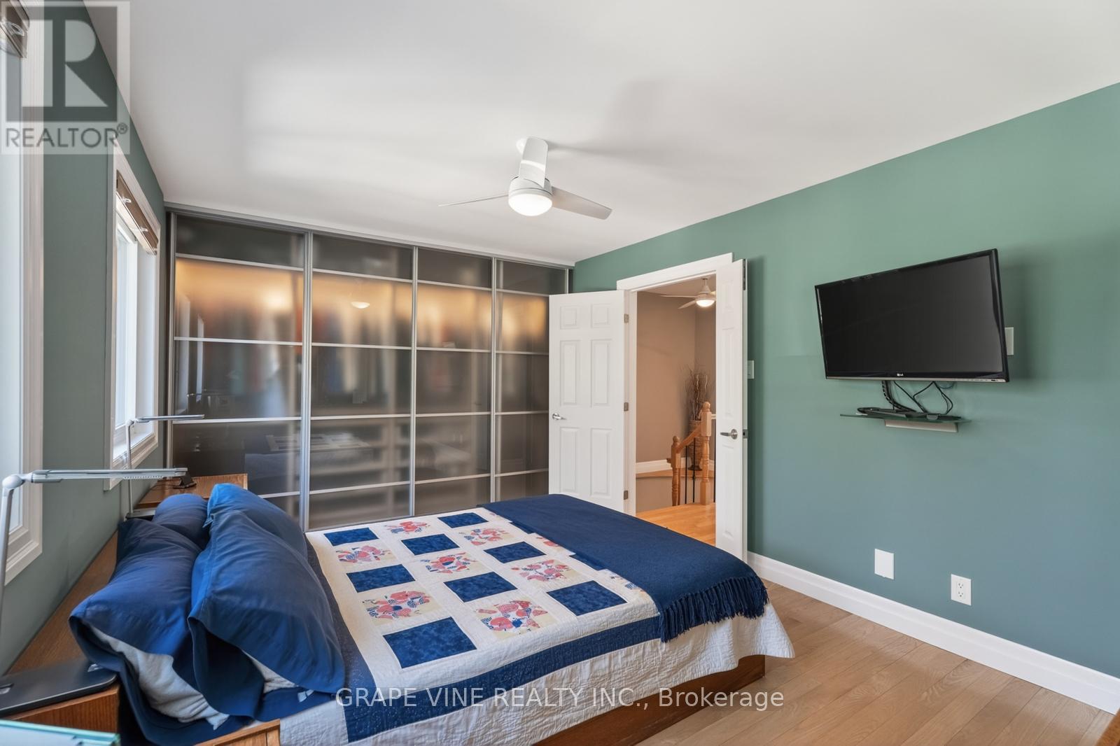 142 COLLEGE CIRCLE - 22