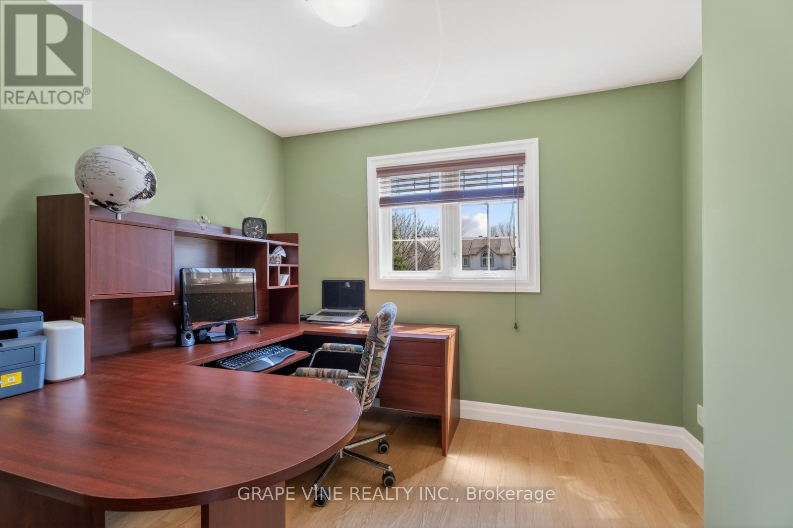 142 COLLEGE CIRCLE - 26