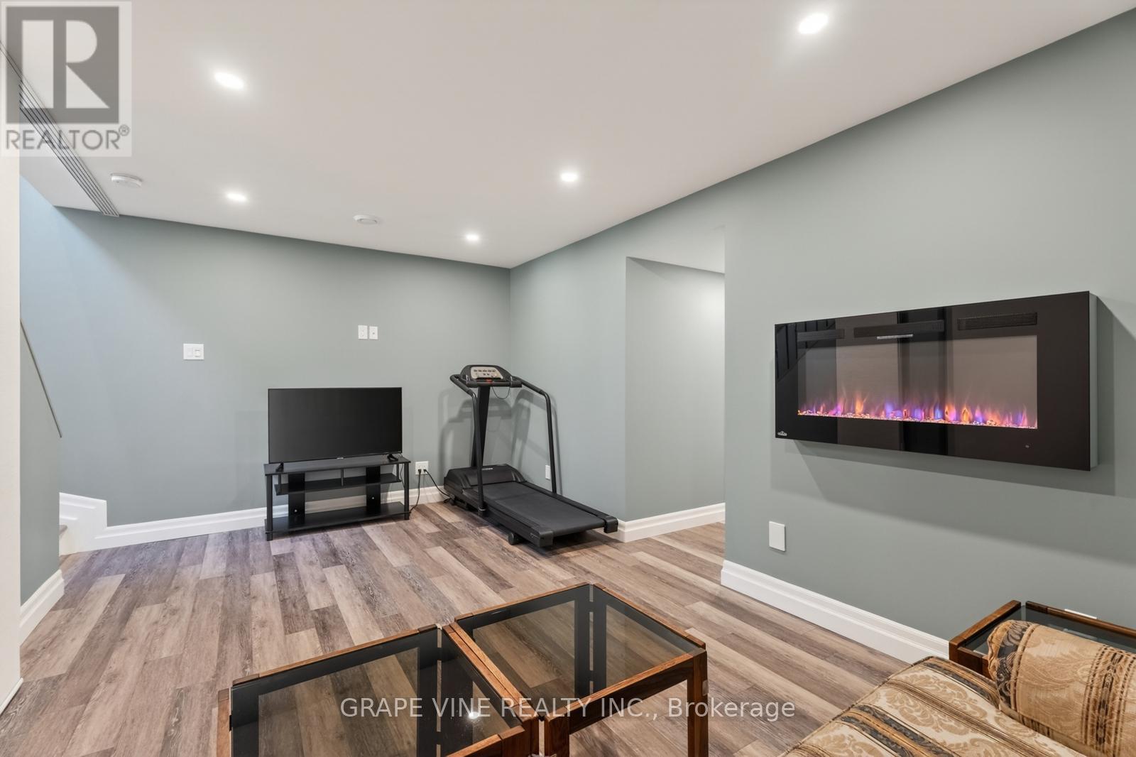 142 COLLEGE CIRCLE - 30