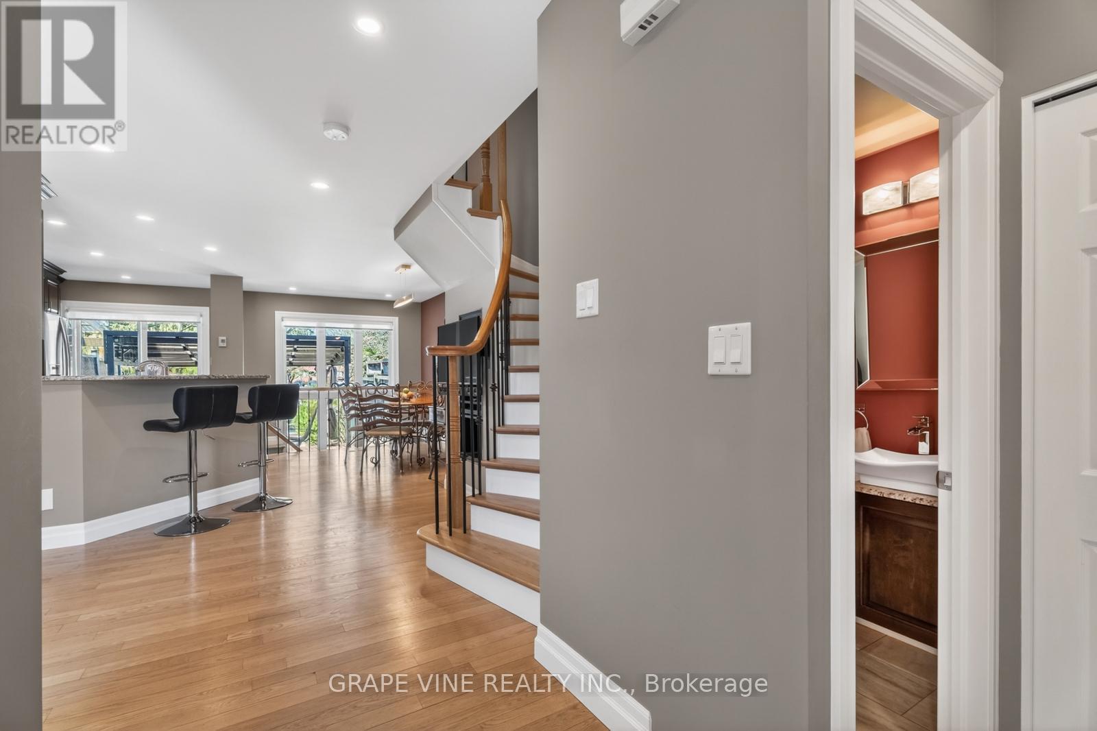 142 COLLEGE CIRCLE - 5