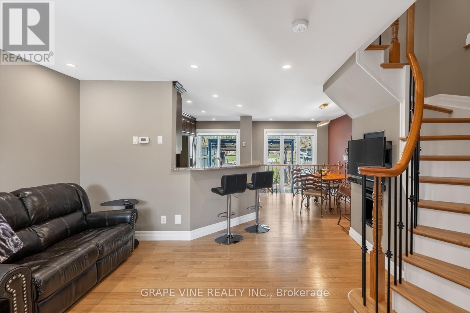 142 COLLEGE CIRCLE - 6