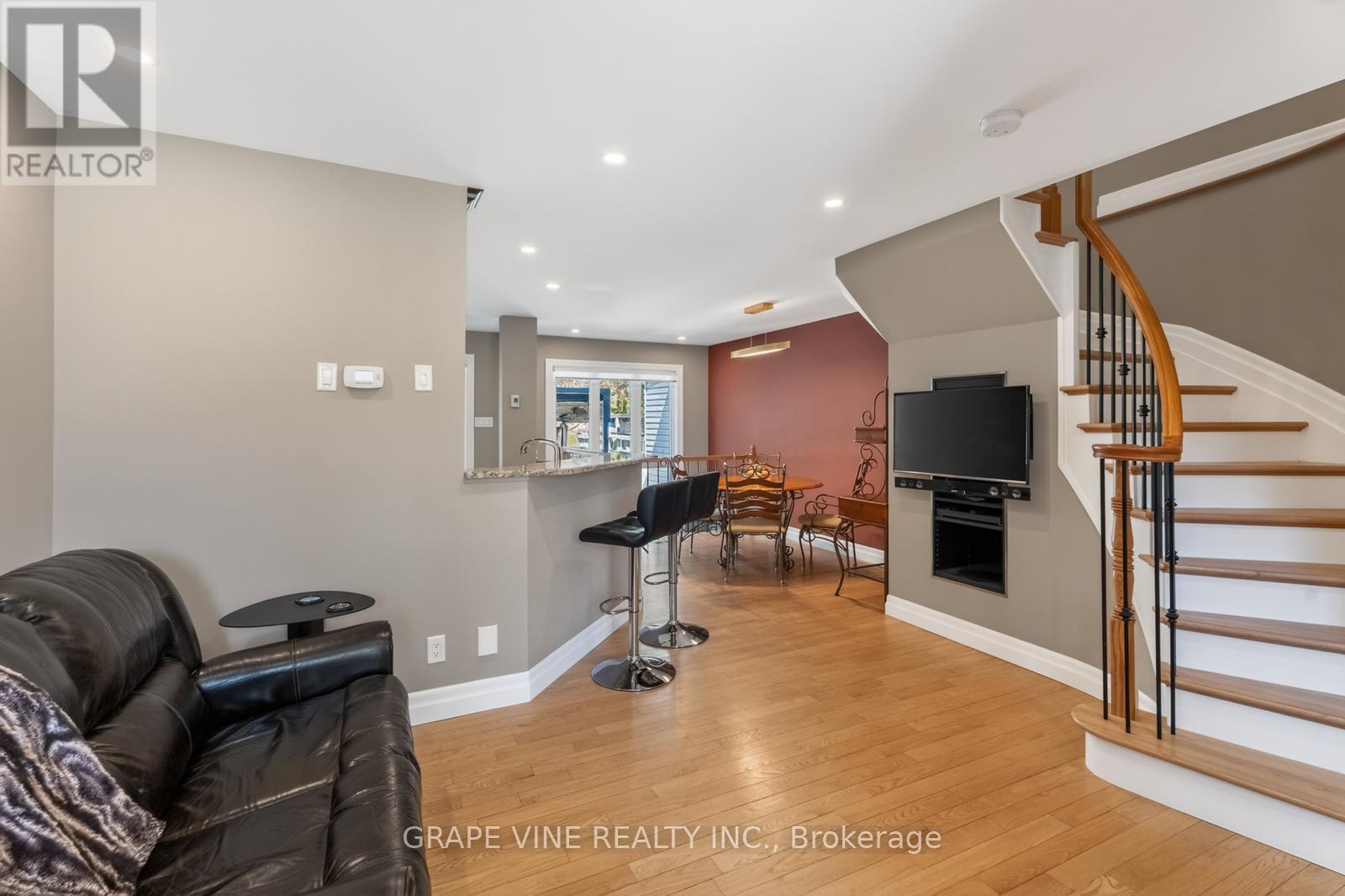142 COLLEGE CIRCLE - 7