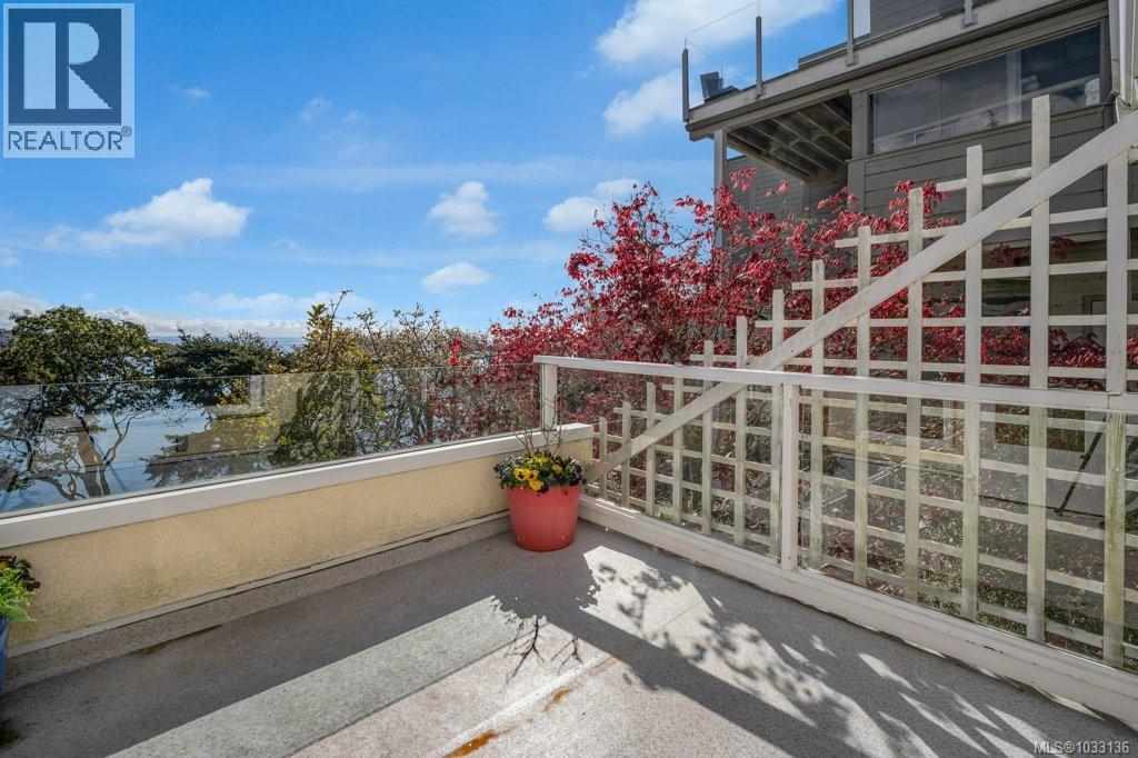 309 King George Terr, Oak Bay