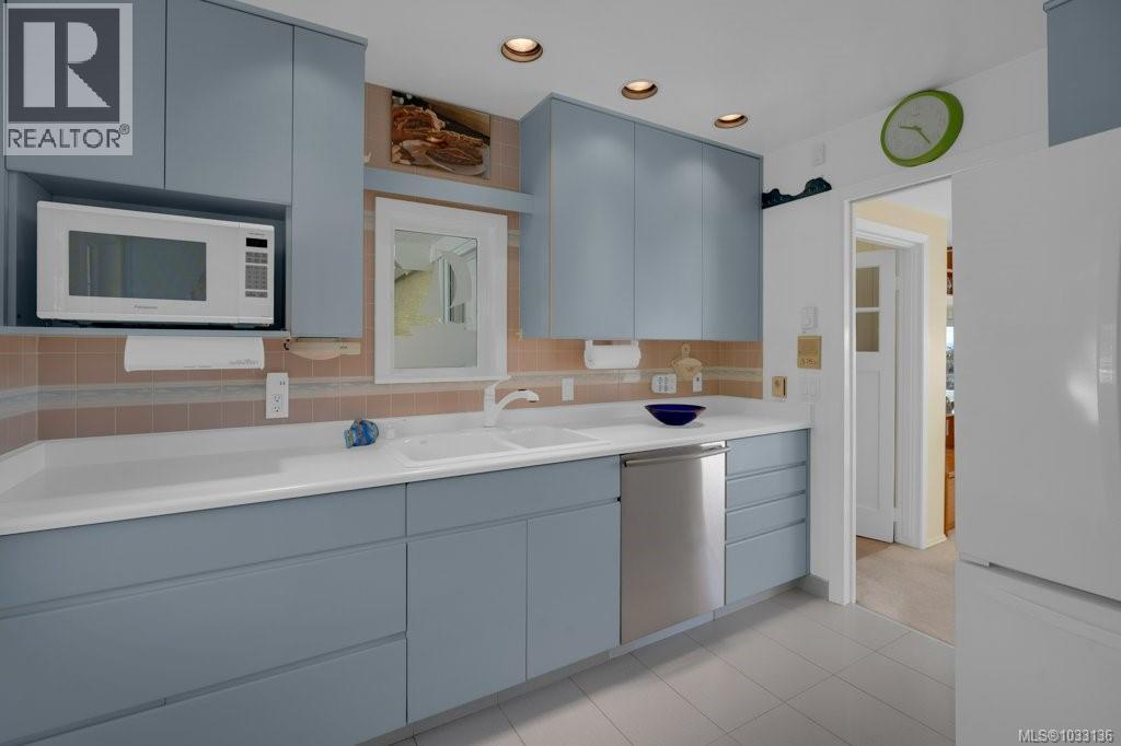 309 King George Terr, Oak Bay