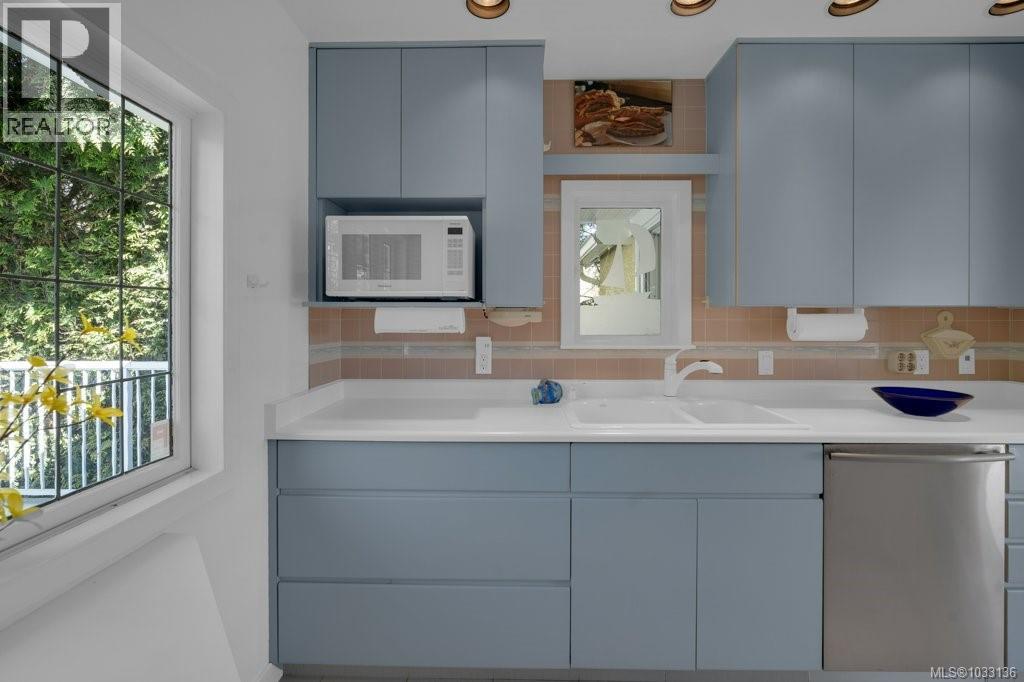 309 King George Terr, Oak Bay