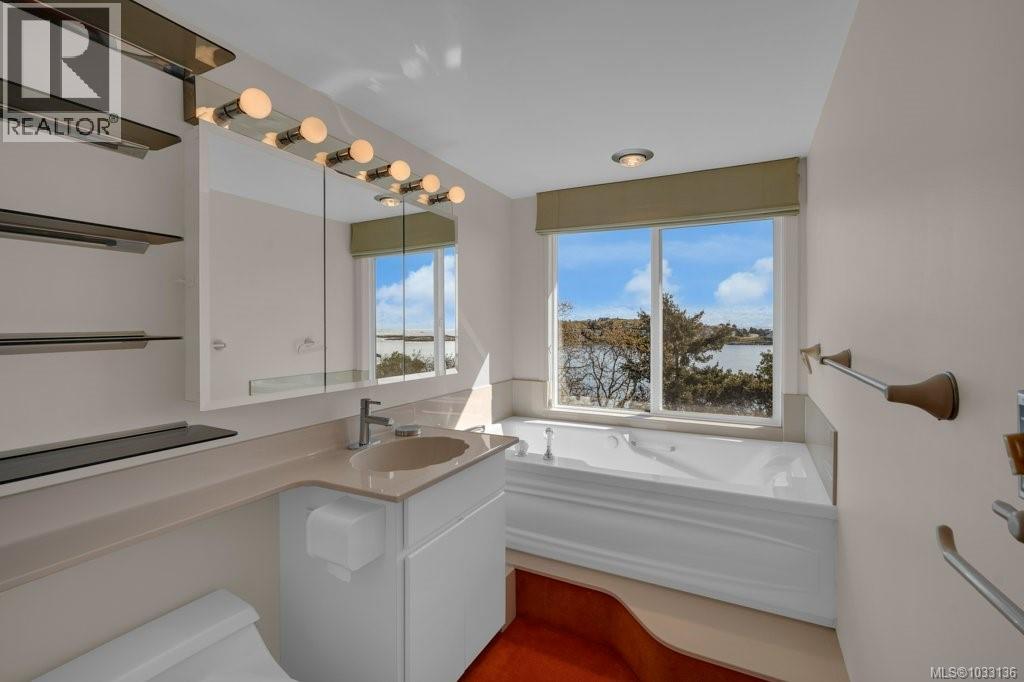 309 King George Terr, Oak Bay