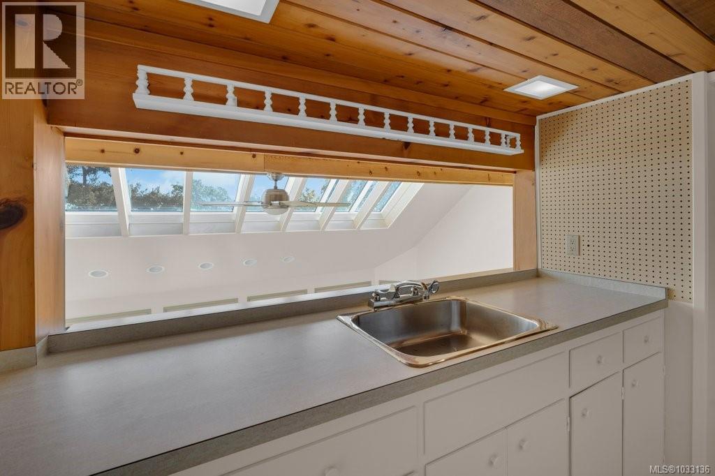 309 King George Terr, Oak Bay