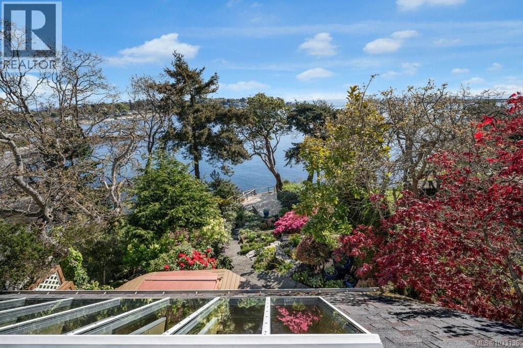 309 King George Terr, Oak Bay