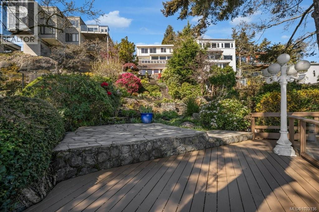 309 King George Terr, Oak Bay