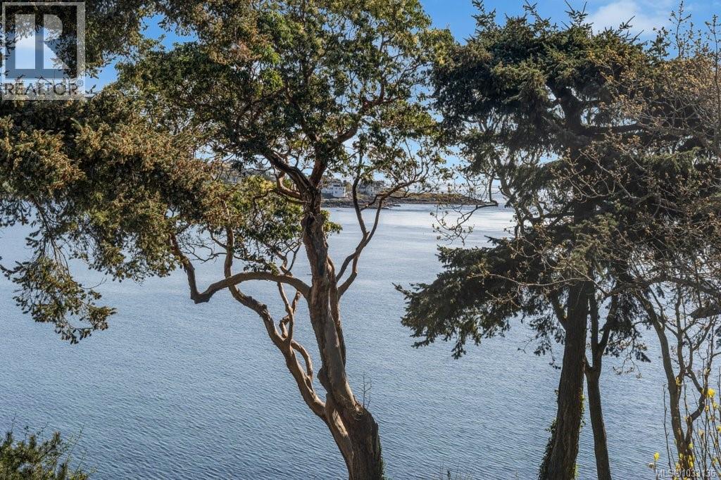 309 King George Terr, Oak Bay