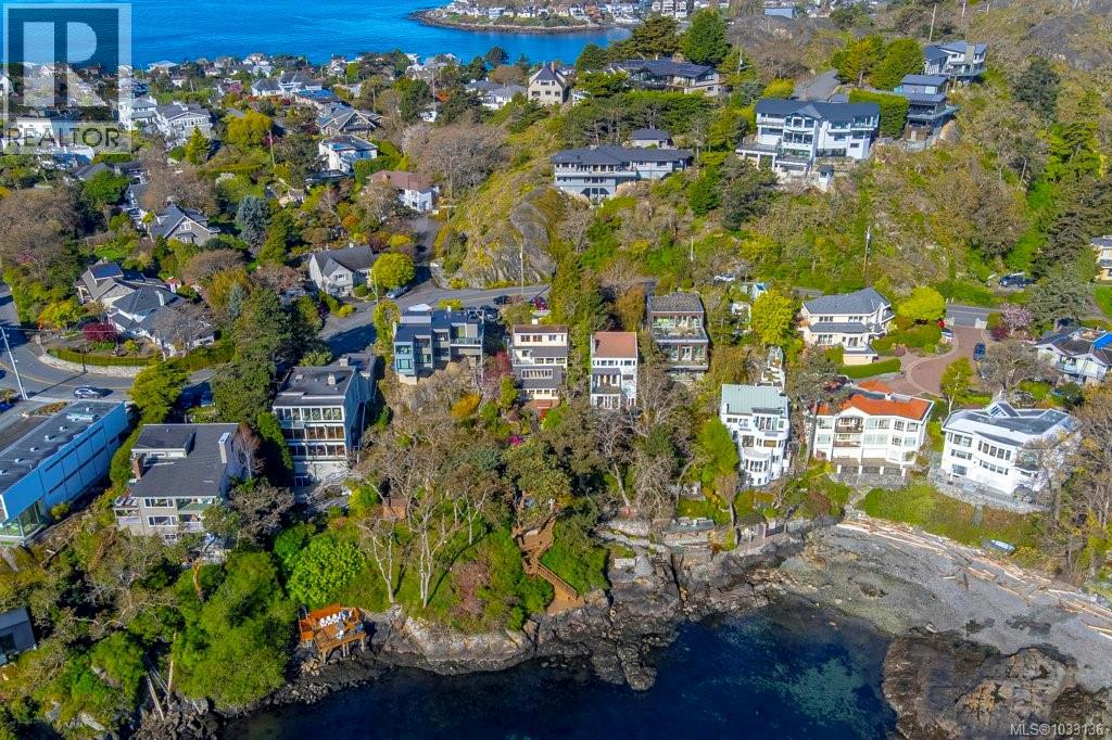 309 King George Terr, Oak Bay