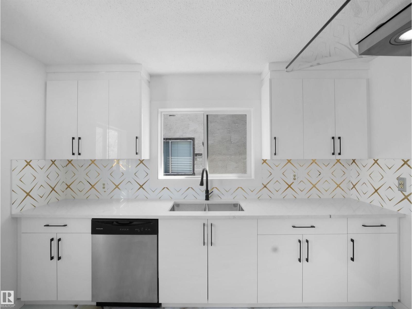 3608 33 AV NW, Edmonton