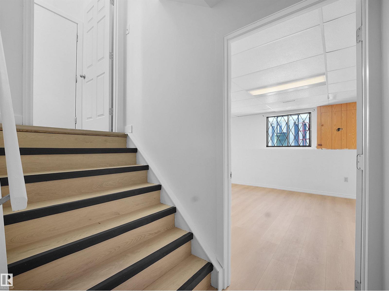 3608 33 AV NW, Edmonton