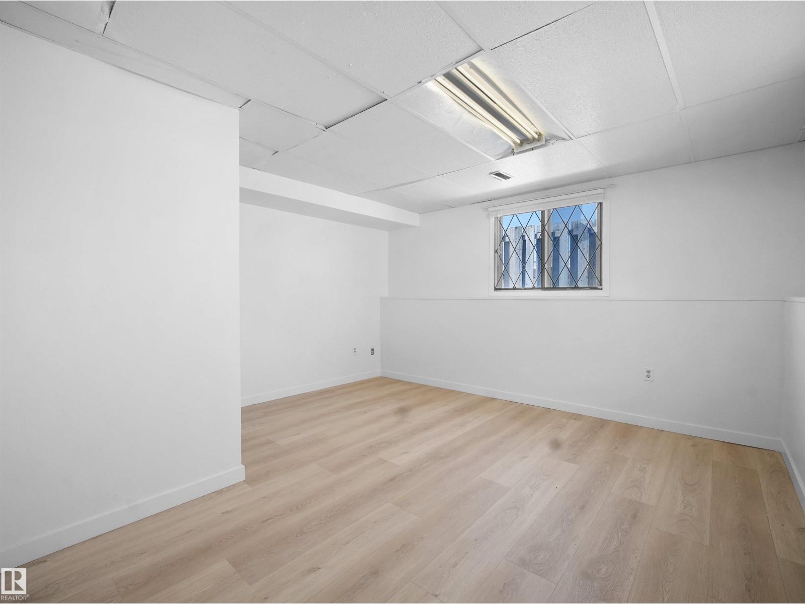 3608 33 AV NW, Edmonton