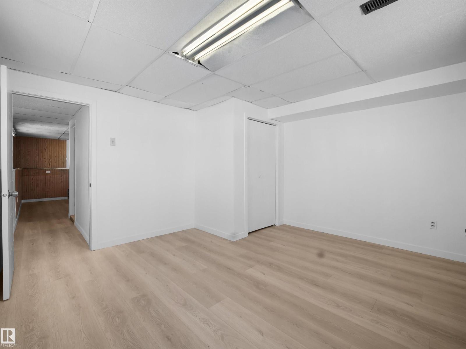 3608 33 AV NW, Edmonton