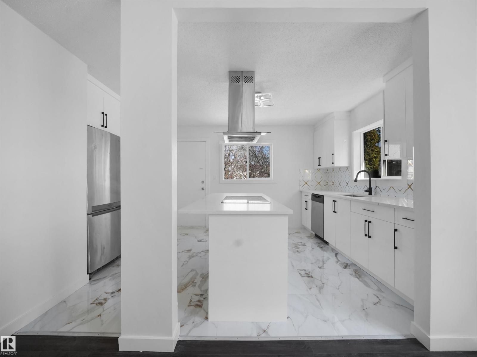 3608 33 AV NW, Edmonton