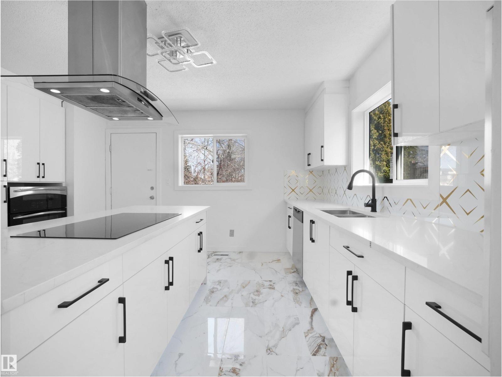 3608 33 AV NW, Edmonton