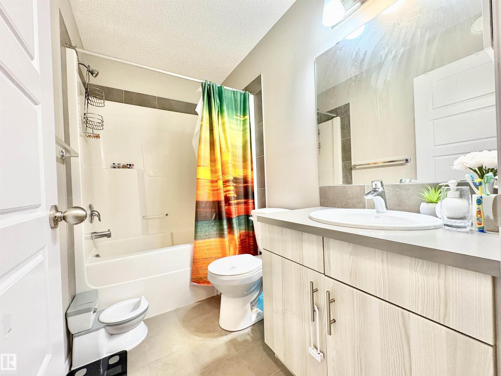 2344 71 ST SW SW, Edmonton